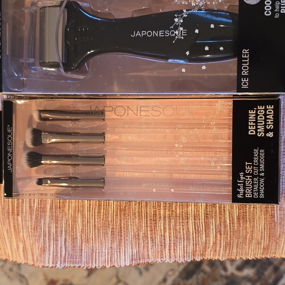 JAPONESQUE BRAND WOMEN'S MAKEUP ACCESSORIES BUNDLE OF 4 ITEMS - Picture 2 of 12